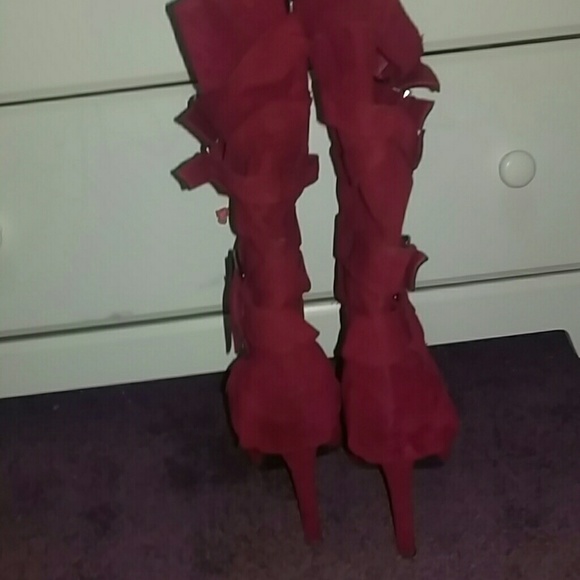 Shoes - Picture 2 of 4